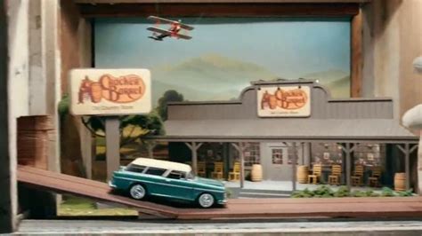 Cracker Barrel Old Country Store and Restaurant TV Spot, 'Tis the Season: Cinnamon Roll Pie'