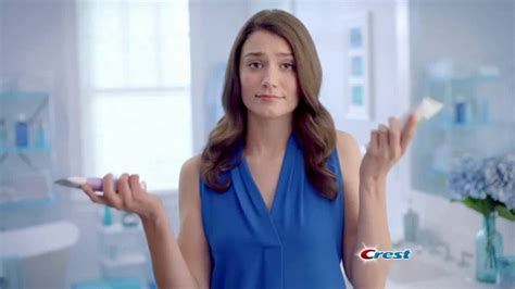 Crest 3D White TV Spot, 'Holiday Card' featuring Justine Cotsonas