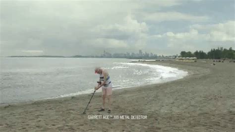 DURACELL Optimum TV Spot, 'Beach x Bear' featuring Adrian Neblett