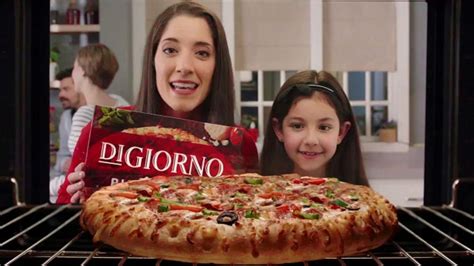 DiGiorno Rising Crust Pizza TV commercial - Recién salida del horno