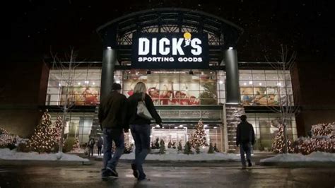 Dicks Sporting Goods TV commercial - Holiday Deals: Outerwear and Fleece
