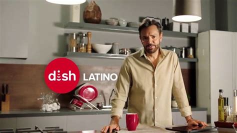 DishLATINO TV Spot, 'Más fútbol: Liga MX' con Eugenio Derbez, canción de Julieta Venegas