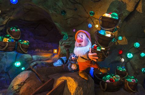 Disney World Seven Dwarfs Mine Train TV Spot, 'Heigh-Ho' featuring John Fulton