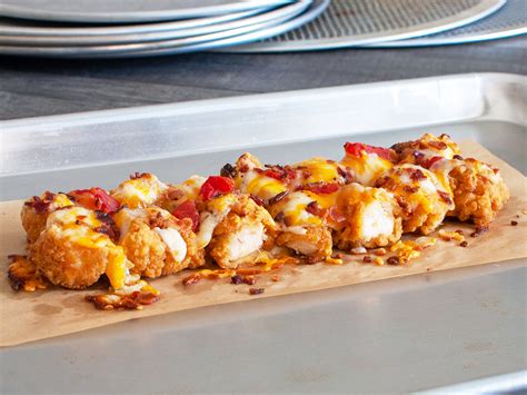 Domino's Crispy Bacon & Tomato Specialty Chicken logo