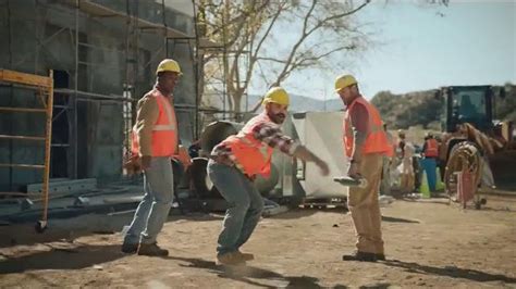 Dr. Scholl's Massaging Gel TV Spot, 'Construction Workers' featuring Regi Davis