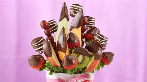 Edible Arrangements Chocolate Dipped Mixed Fruit Box commercials
