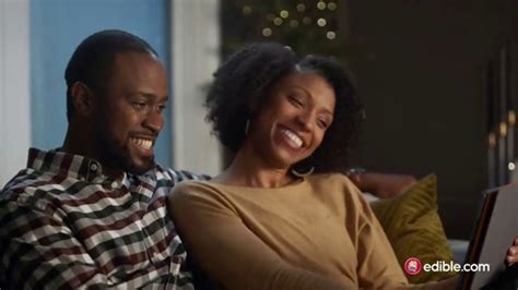 Edible Arrangements TV Spot, 'Holidays: Moment of Wow' Song by Leslie Odom, Jr.