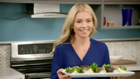 Electrolux Kitchen TV Spot, 'Crowd Pleasers' Featuring Kelly Ripa