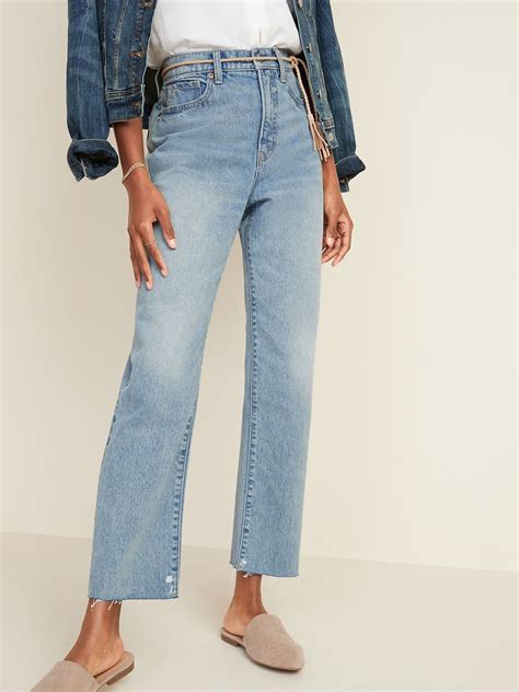 Elizabeth and James Women's High-Waisted Raw Edge Crop Jeans logo