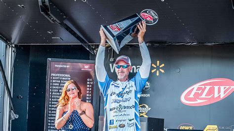 Evinrude TV Spot, 'FLW Angler of the Year' Feat. Scott Martin, Andy Morgan featuring Andy Morgan