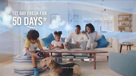 Febreze PLUG TV commercial - First Day Fresh