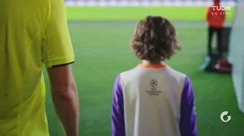 FedEx TV Spot, 'Patrocinador oficial de la UEFA Champions League: chico con camiseta' created for FedEx