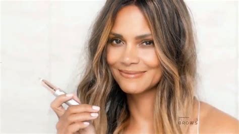 Finishing Touch Flawless Brows TV Spot, 'Se tú' con Halle Berry