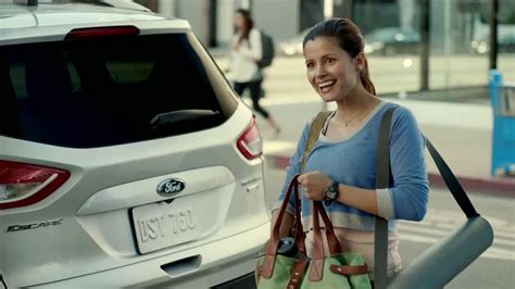 Ford Escape TV Spot, 'Manos Extra: Mamá' featuring Boone Nelson