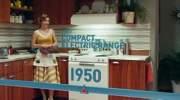 Frigidaire Double Ovens TV commercial - Legendary Innovation: Family Dinner
