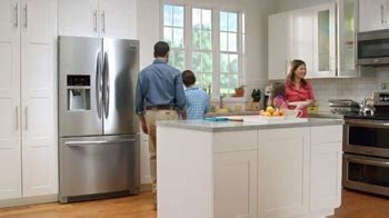 Frigidaire Flexible French-Door Refrigerator TV Spot, 'Legendary Innovation: Family in Kitchen' featuring Dean Rivera