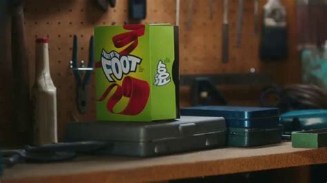 Fruit by the Foot TV Spot, 'Weights' featuring Julian Hott