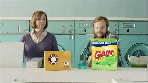 Gain Detergent TV Spot, 'Revolving Door' featuring Norm Macdonald