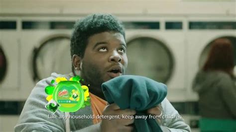 Gain Flings! TV Spot, 'Laundromat'