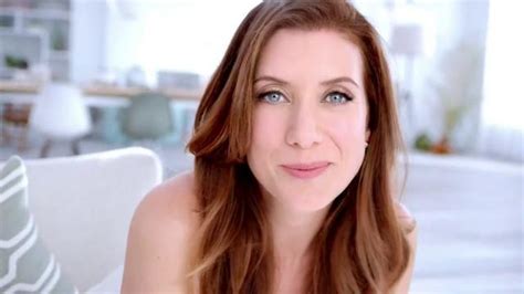 Garnier Anti-Sun Damage Daily Moisturizer TV Commercial con Kate Walsh featuring Kate Walsh