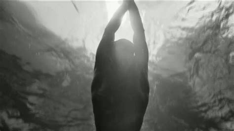 Giorgio Armani Acqua Di Gio TV commercial - Sumergirse en una botella canción de Night Shapers