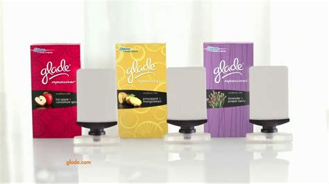 Glade Expressions Oil Diffuser TV Spot, 'RoomiAir' featuring Denise Pillott