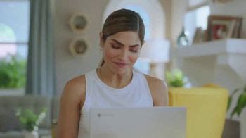 Google Chromebook TV Spot, 'Domingo en familia: primer día' con Alejandra Espinoza