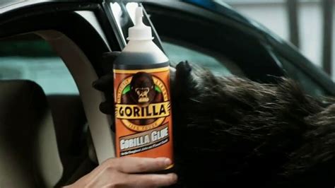 Gorilla Glue TV Spot, 'Busted Garage'