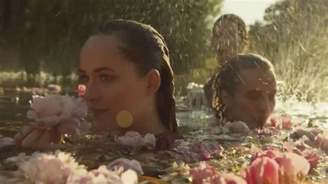 Gucci Bloom TV commercial - Florecer con Dakota Johnson, canción de Portishead