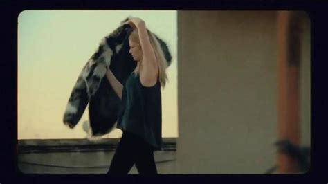 H&M TV Spot, 'Blusa' con Anna Ewers created for H&M
