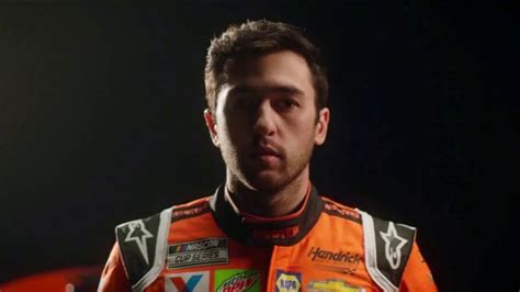 Hooters TV Spot, 'Expectations' Featuring Chase Elliott featuring Chase Elliott