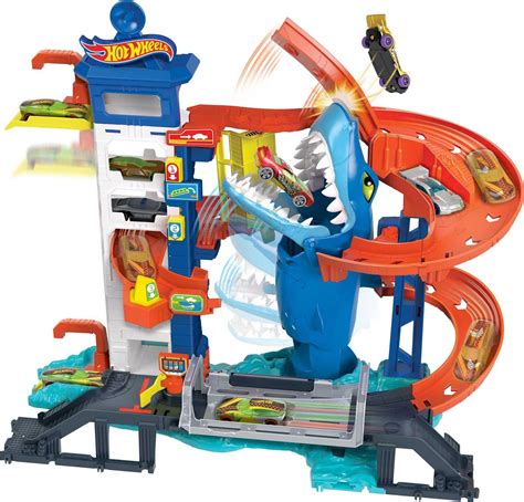 Hot Wheels City Attacking Shark Escape Playset TV Spot, 'Speed by Without Getting Chomped'