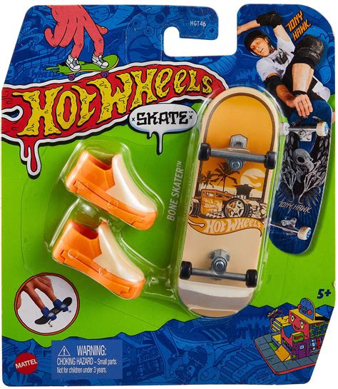 Hot Wheels Skate Amusement Park Set with Tony Hawk Fingerboard & Skate Shoes