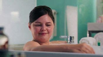Hotwire TV Spot, 'Live in a Bathtub'