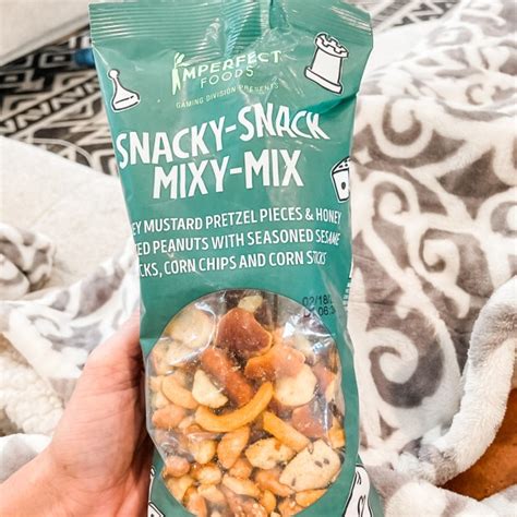 Imperfect Foods Snacky-Snack Mixy-Mix logo