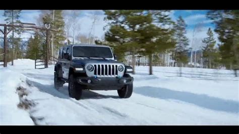 Jeep Big Finish Event TV Spot, 'Holidays: Elf Adventures'