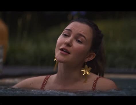 Kayak TV commercial - Hot Tub