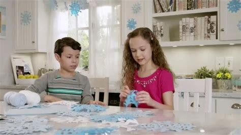 Kid Cuisine Snowstorm Popcorn Chicken TV Spot, 'Paper Snowflakes'