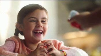 Kinder Joy TV Spot, 'Comer y jugar' canción de Len created for Kinder