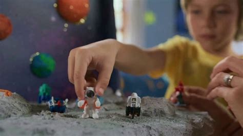 Kinder Joy TV Spot, 'Space Toys'