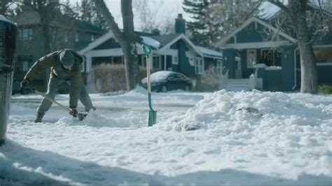 Kleenex Soothing Lotion TV Spot, 'Shoveling Snow'