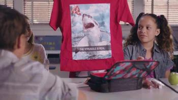 Kmart TV Spot, 'Regreso a Clases: camisetas' featuring Mariah Watkins