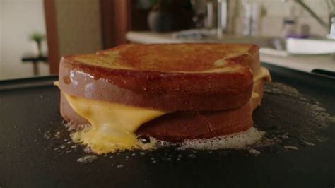 Kraft Singles TV Spot, 'Grilled Cheese O'Clock' featuring Kiff VandenHeuvel
