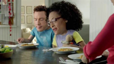Kraft Verde Chicken Enchilada TV Commercial Featuring Carla Hall, Rocco DiSpirito featuring Marisa Brown