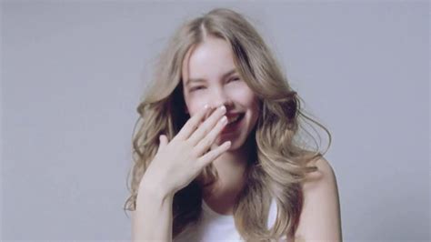 L'Oreal Colour Caresse TV Spot, 'The Wet Look' Featuring Barbara Palvin