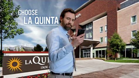 La Quinta Inns and Suites TV Spot, 'Glasses' featuring Jason Rogel