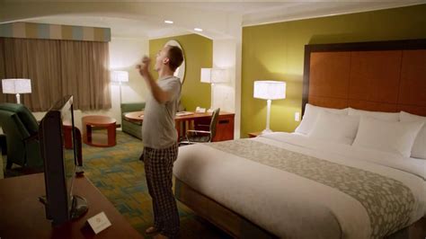 LaQuinta Inns and Suites TV Spot, 'Outside the Box' featuring Roy Jenkins