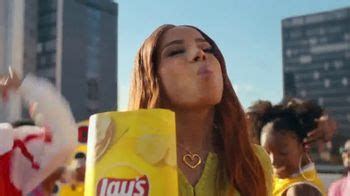 Lay's Classic TV Spot, 'StayGolden' canción de Anitta created for Lay's