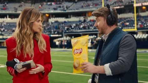 Lay's TV Spot, 'FOX: Chips vs. Crisps' Featuring Erin Andrews