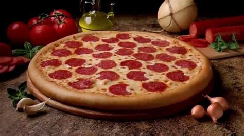 Little Caesars Pizza TV Spot, 'Pizza grande de 2 ingredientes: $7.99'